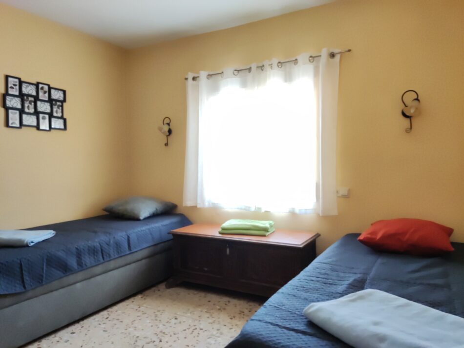 Schlafzimmer mit zwei Betten